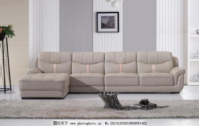 当木门邂逅沙发背景墙 自然与现代的对话